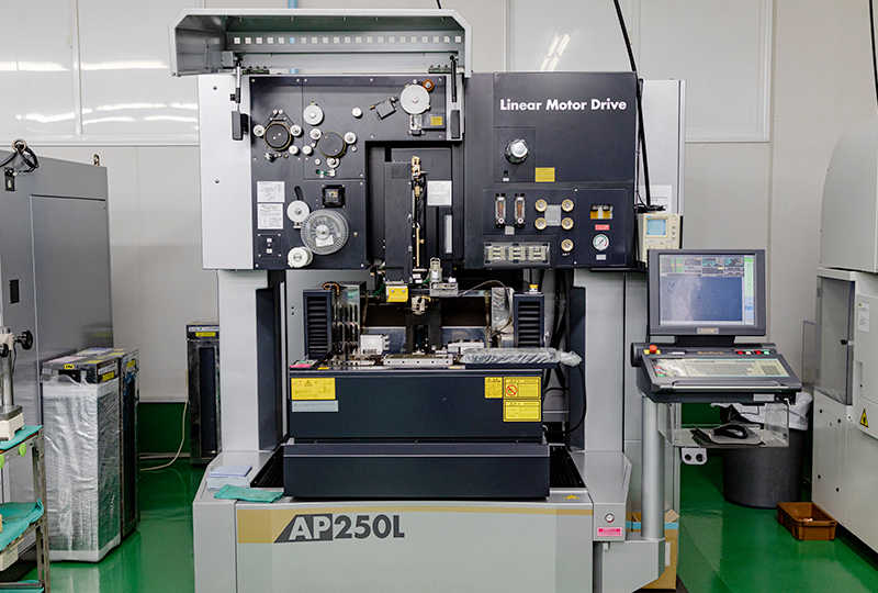 ワイヤーカット放電加工機 AP250L